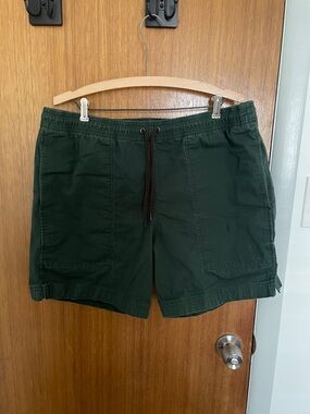 Filson dark green drawstring cotton camp shorts, size L